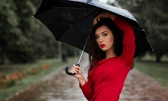 Szaro i smutno? Niekoniecznie! Poznajcie modę na niepogodę!